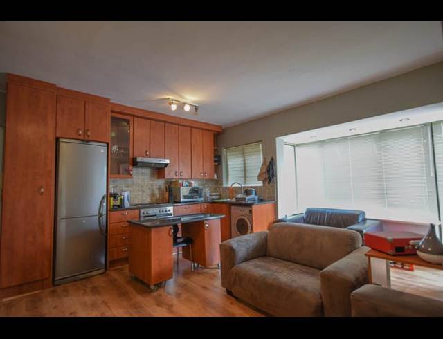 1 BEDROOM PROPERTY TO RENT IN SEA POINT